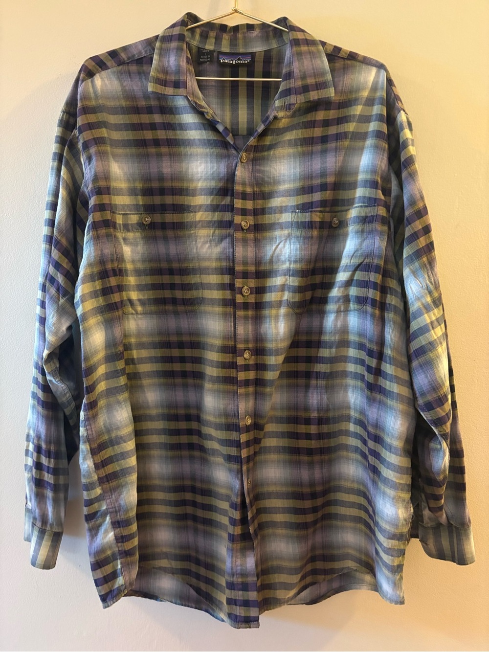 Patagonia Pima Men’s 100% light weight Cotton Plaid Button Up Shirt Sz L.